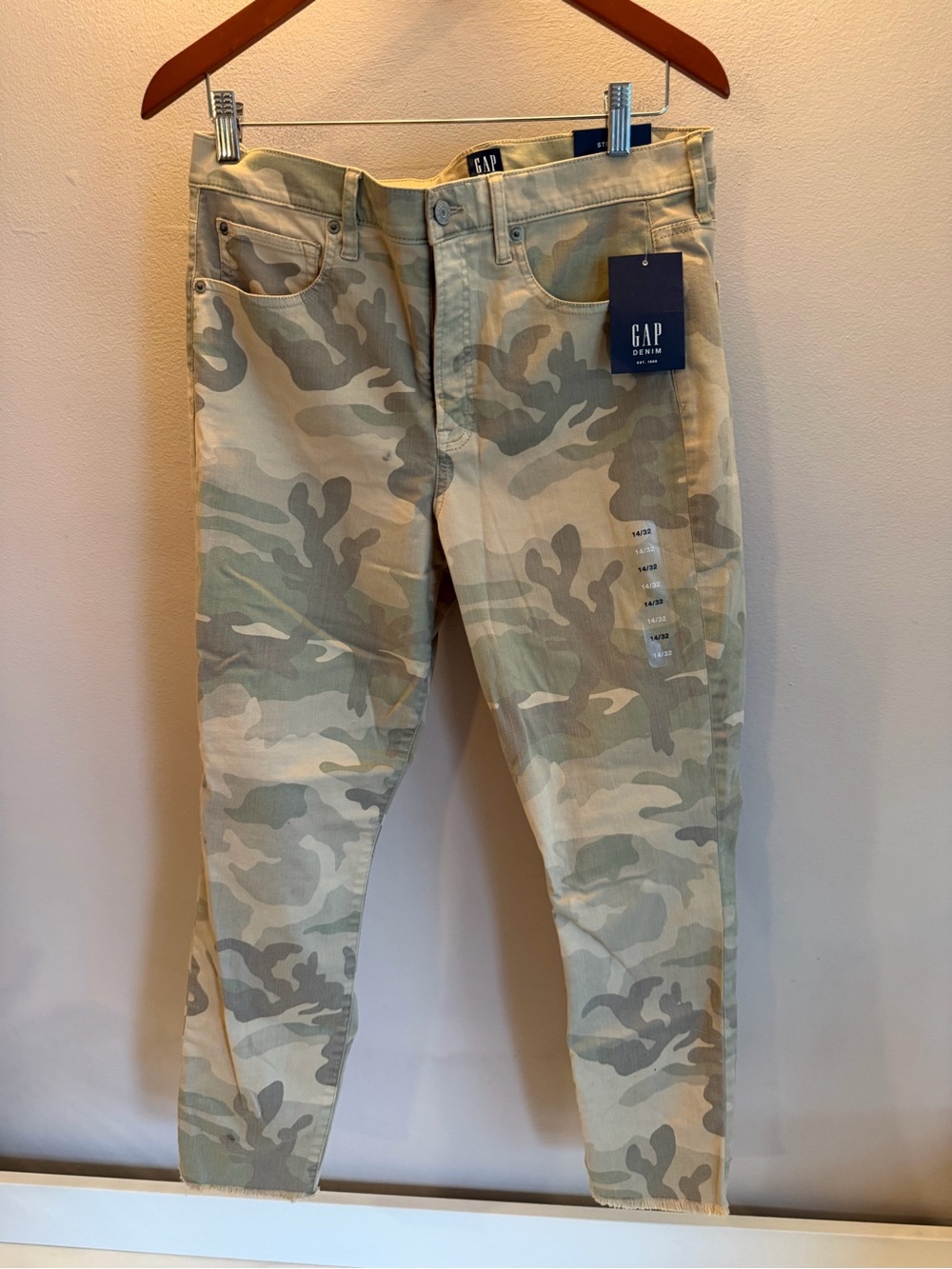 GAP Camouflage Pants in Beige and Green size 14 nwt